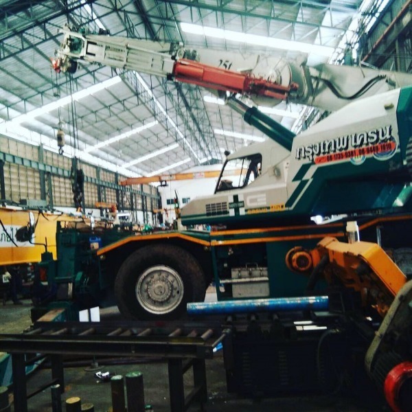 กรุงเทพเครน แอนด์ เซอร์วิส